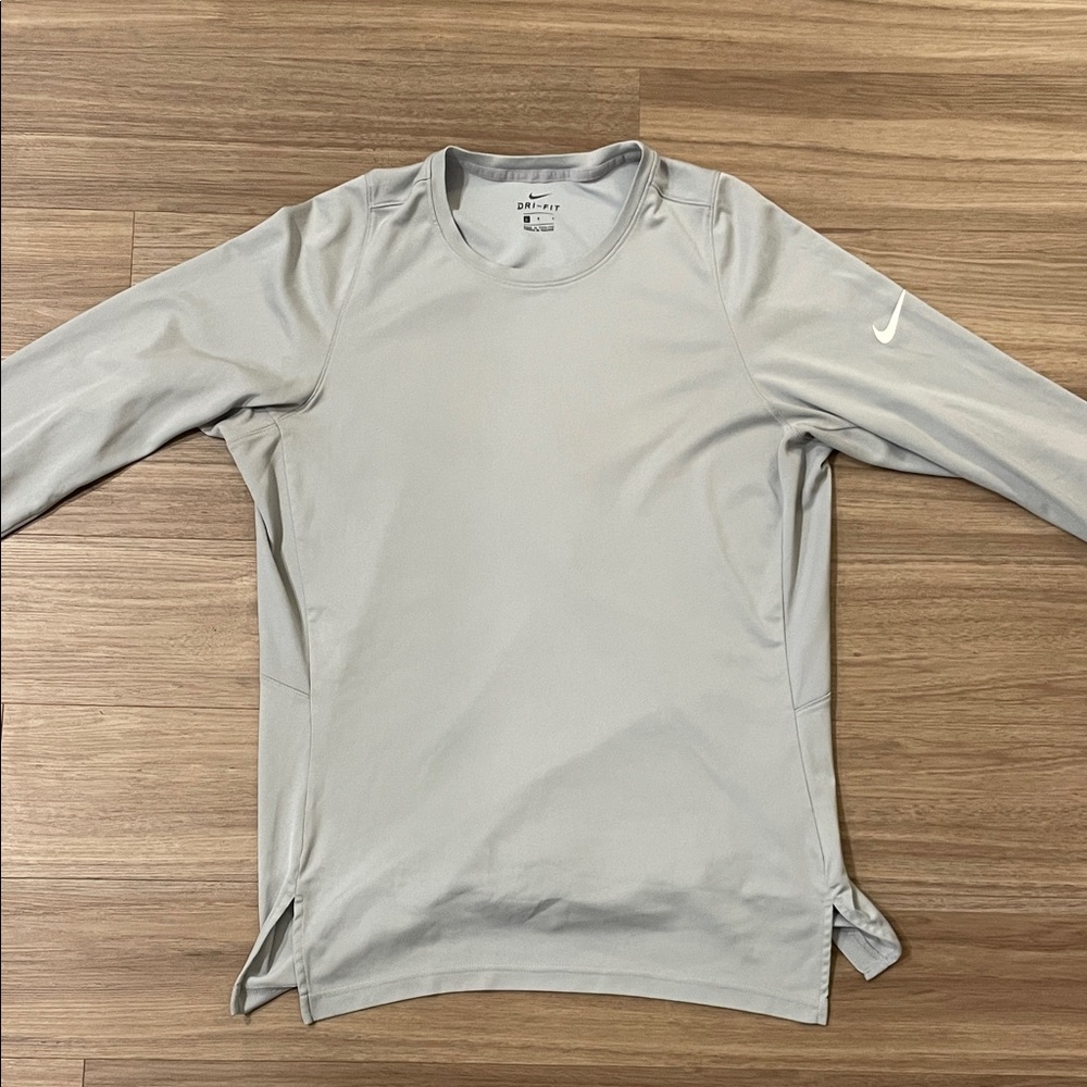 Nike Men's Dri-Fit Light Gray Long Sleeve Tee
